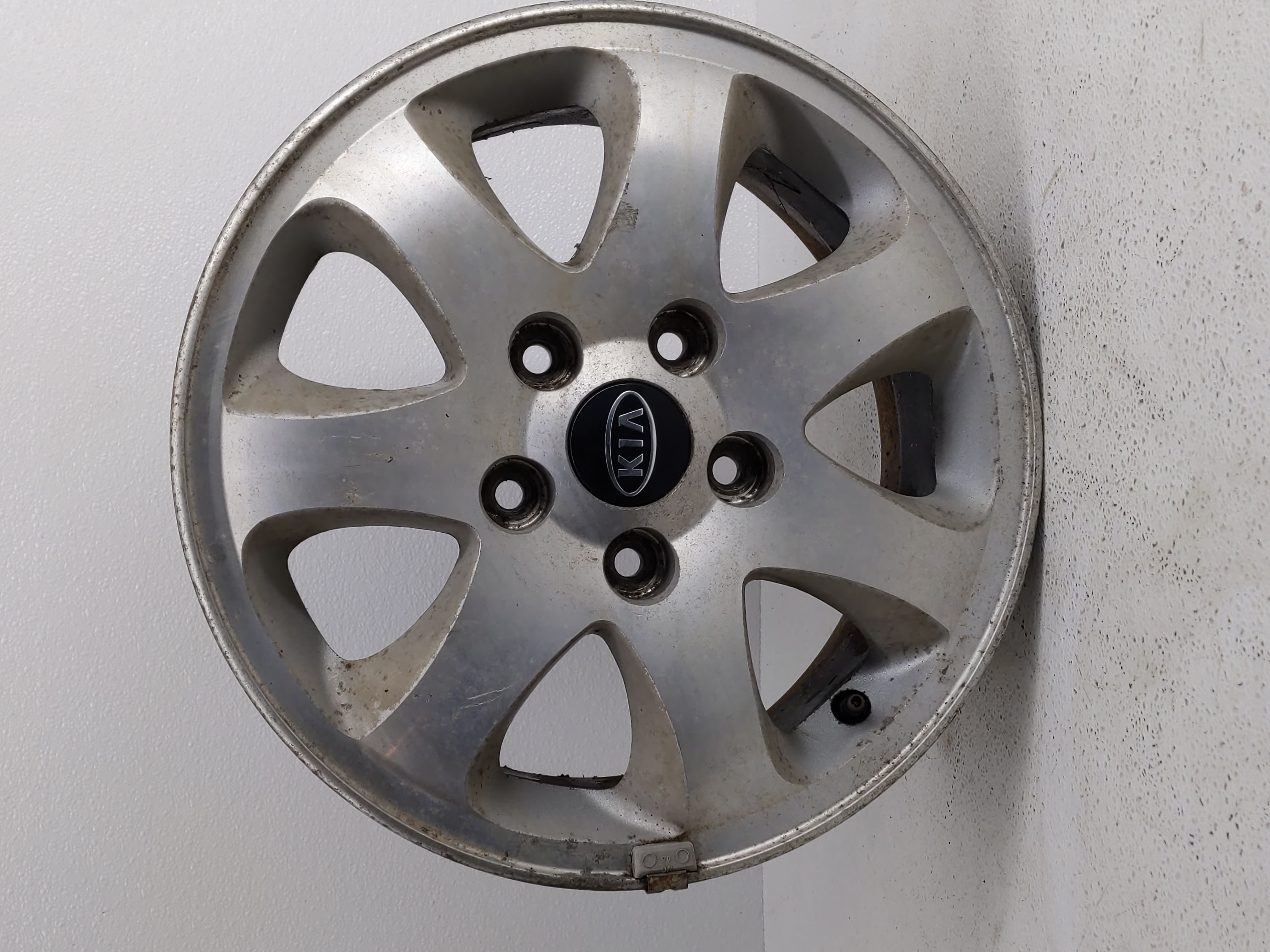 2004-2005 Kia Sedona Wheel Rim Oem 827912 - Oemusedautoparts1.com