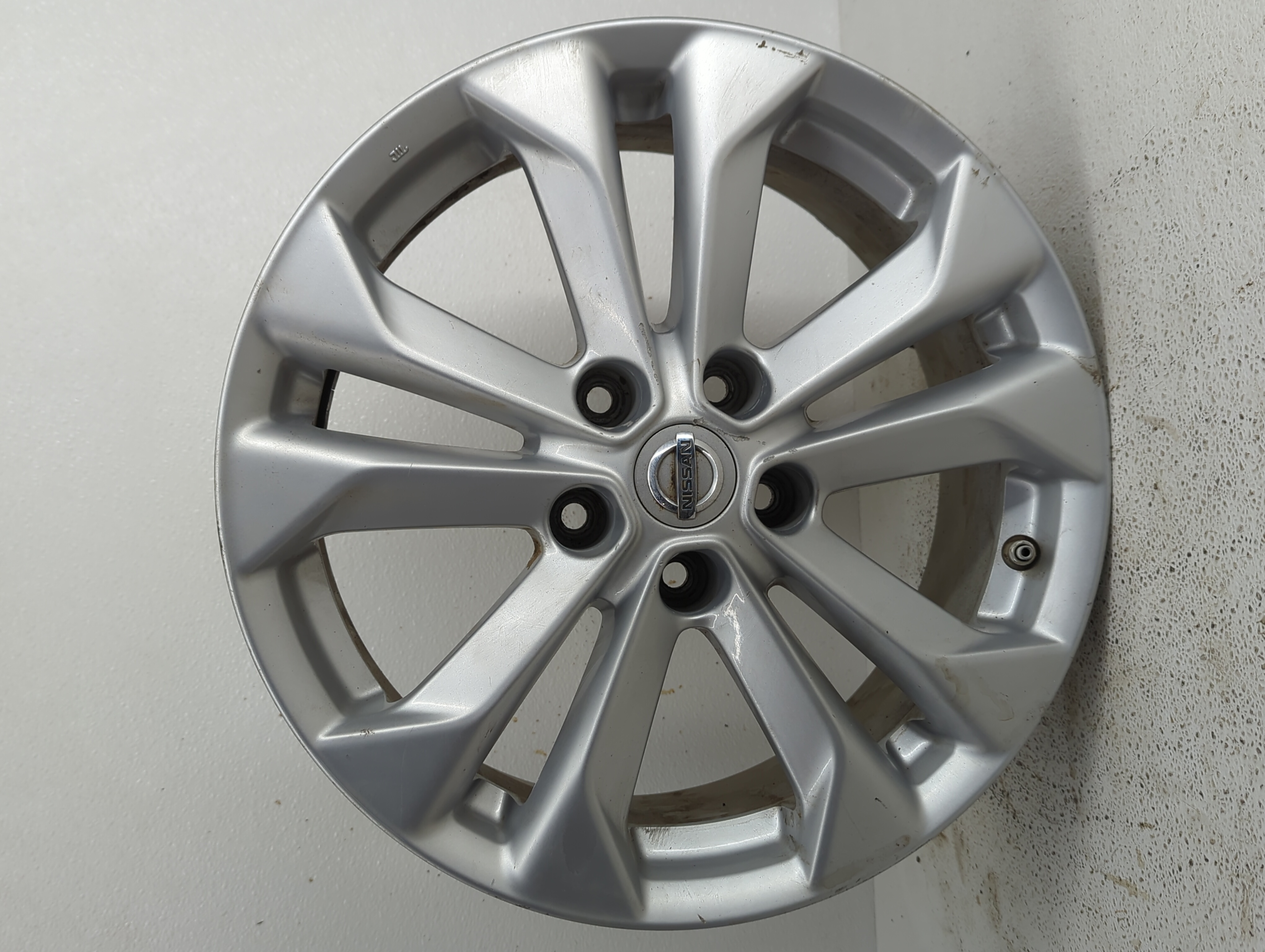 Picture of 2014-2018 Nissan Rogue Wheel Rim Oem 840217