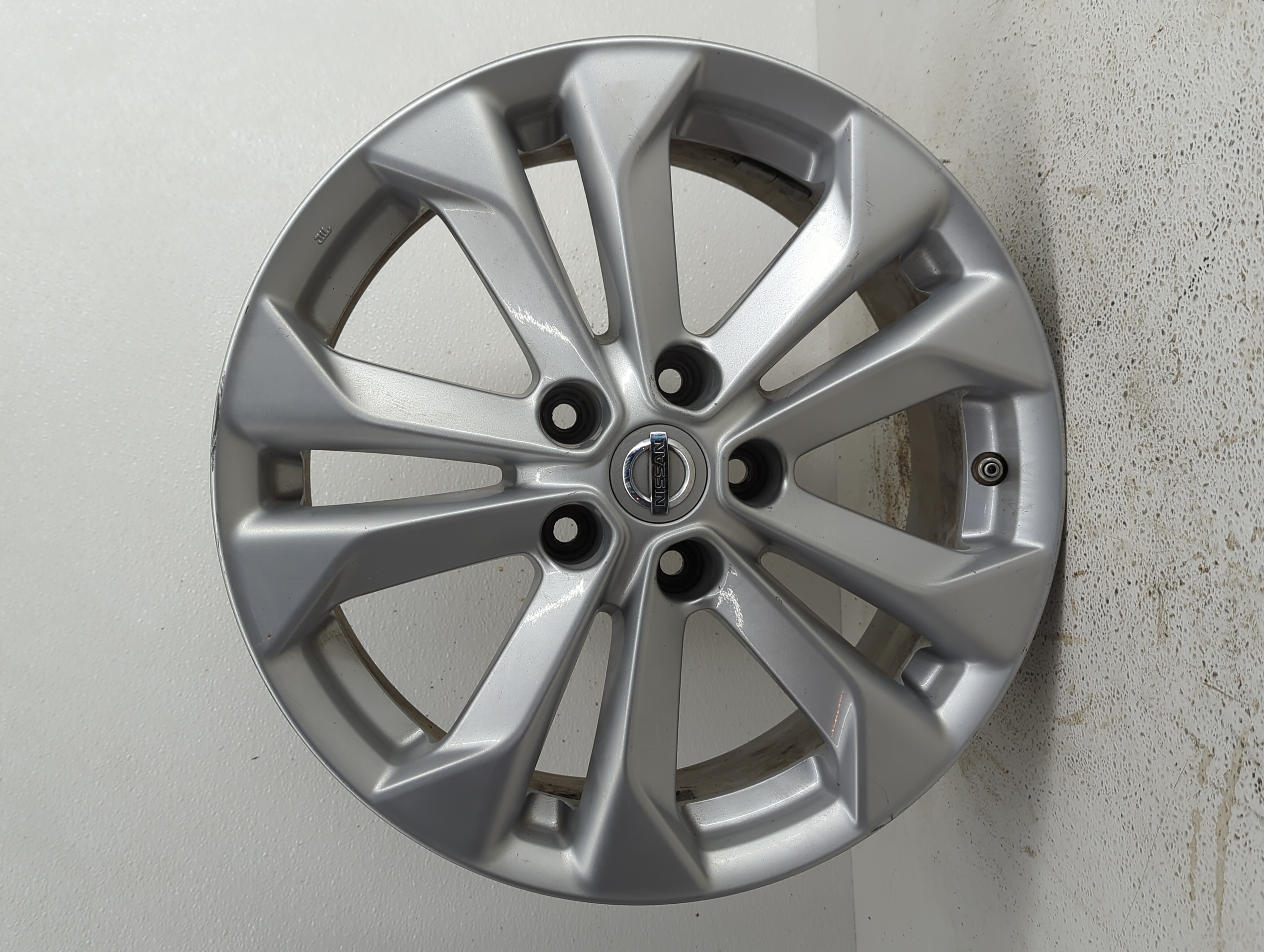 Picture of 2014-2018 Nissan Rogue Oem Wheel Rim 840218