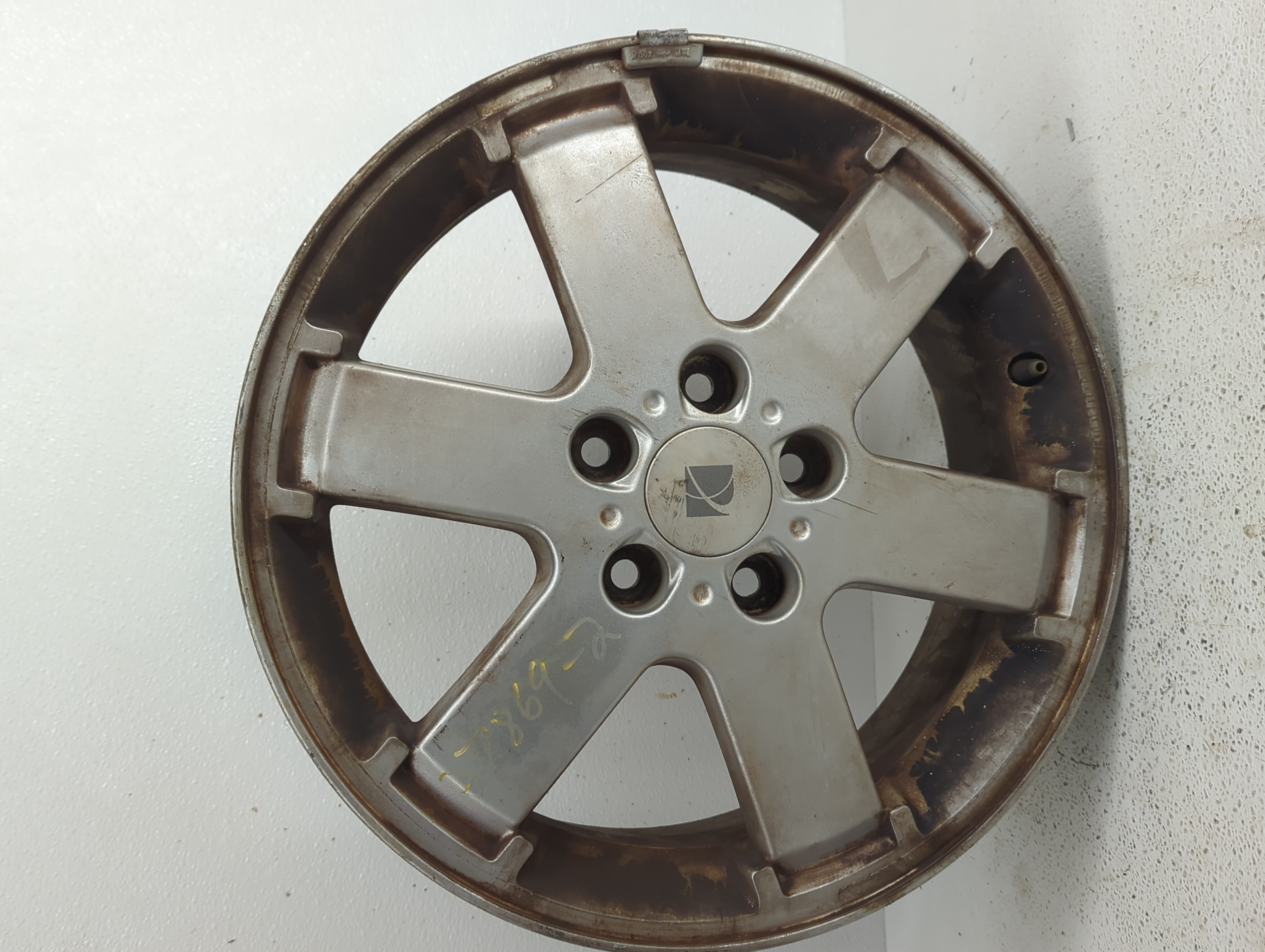 2005-2005 Saturn Relay Wheel Rim Oem Silver 846522 - Oemusedautoparts1.com