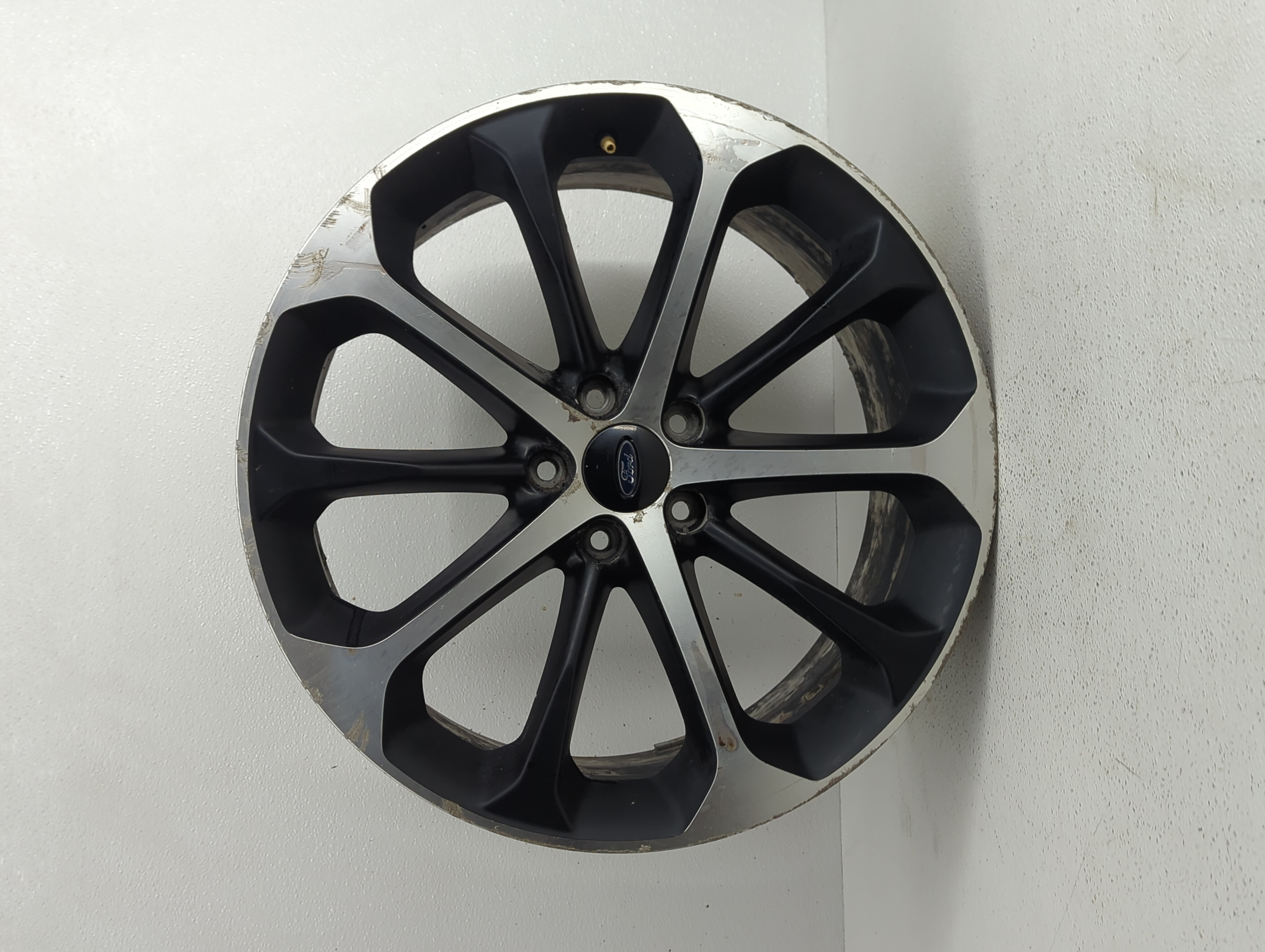 2014-2016 Ford Taurus Wheel Rim Oem 847854 - Oemusedautoparts1.com