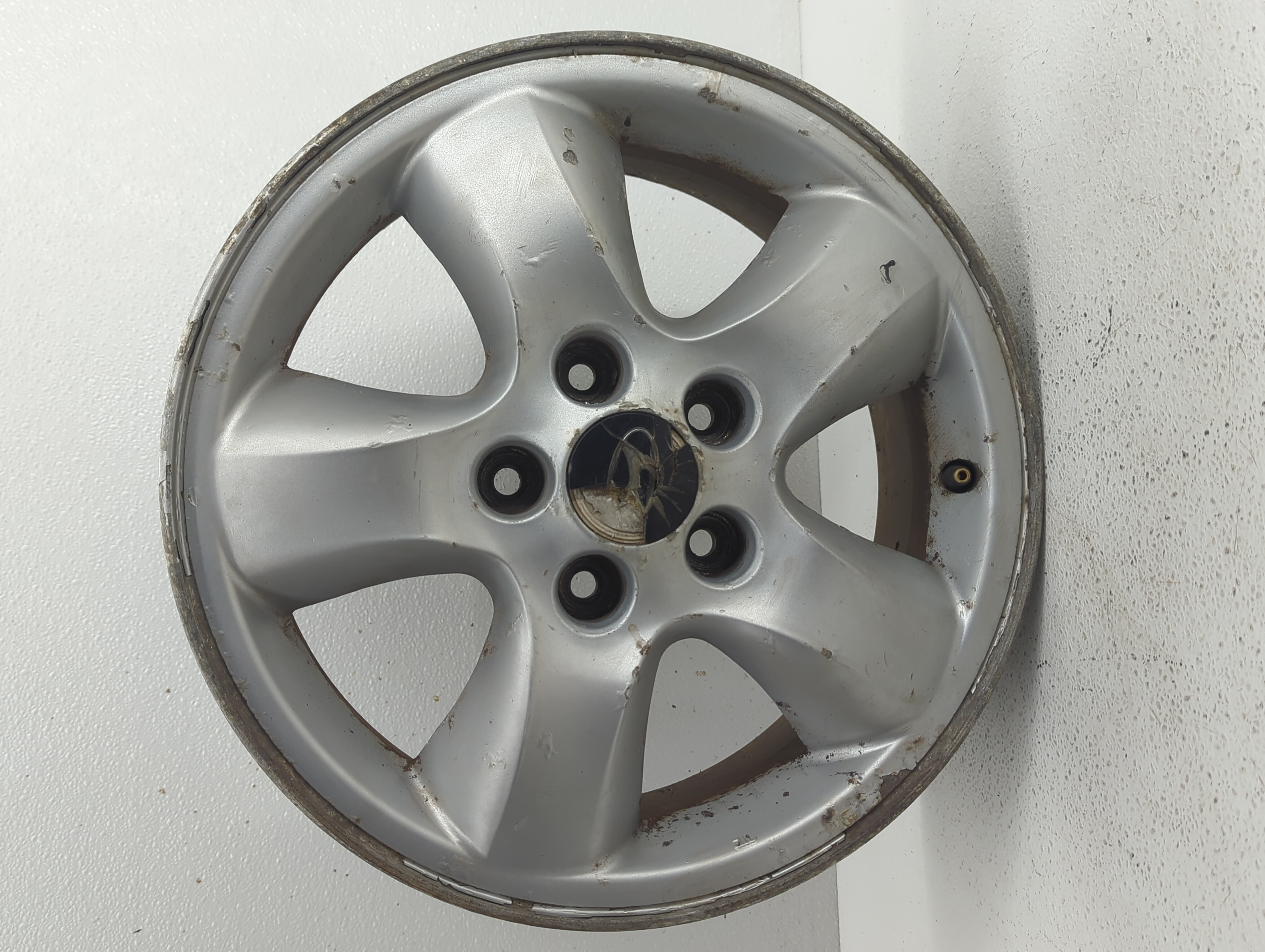Picture of 2005-2006 Hyundai Santa Fe Wheel Rim Oem 852438
