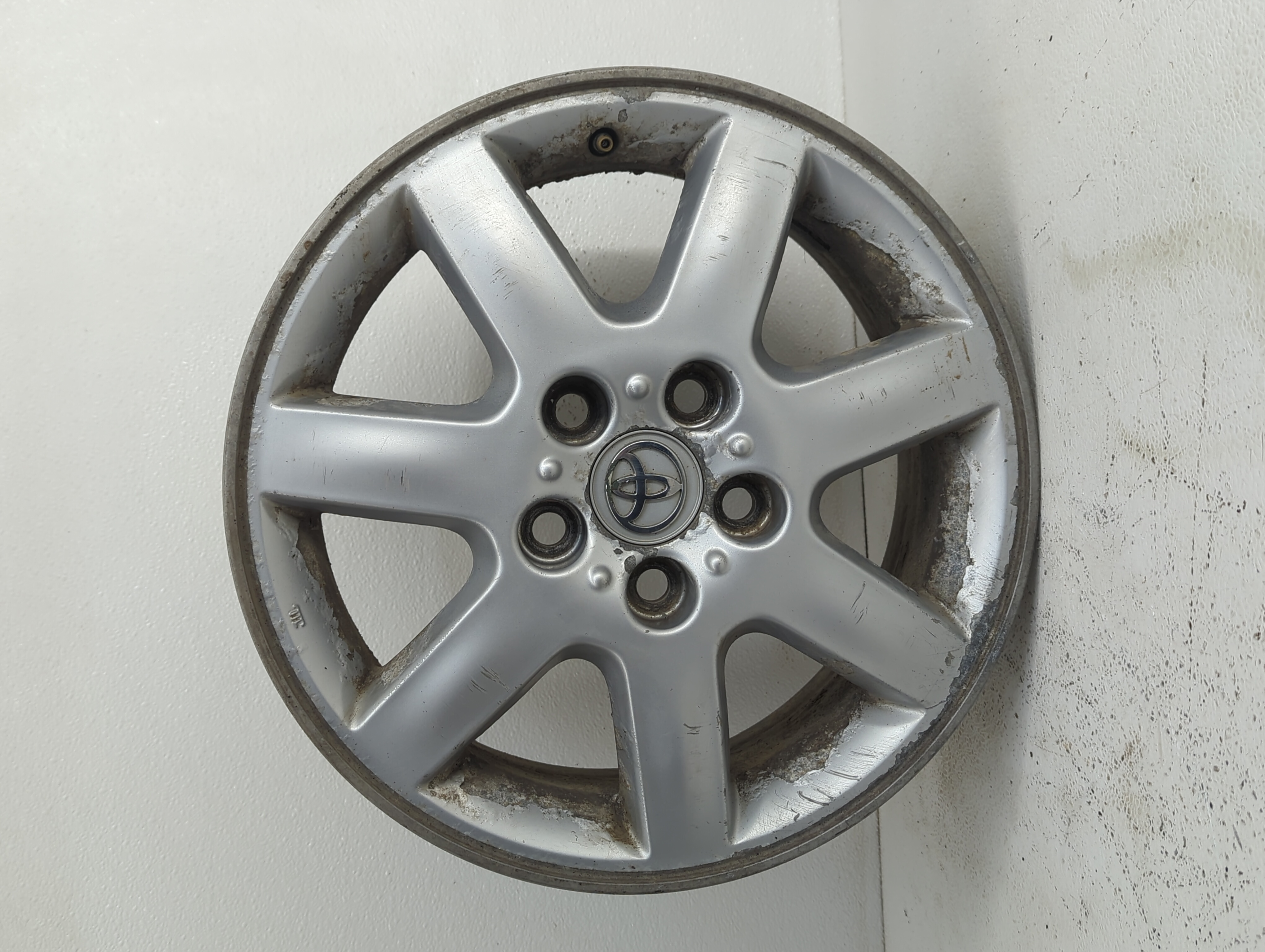 Picture of 2000-2004 Toyota Avalon Wheel Rim Oem 875580