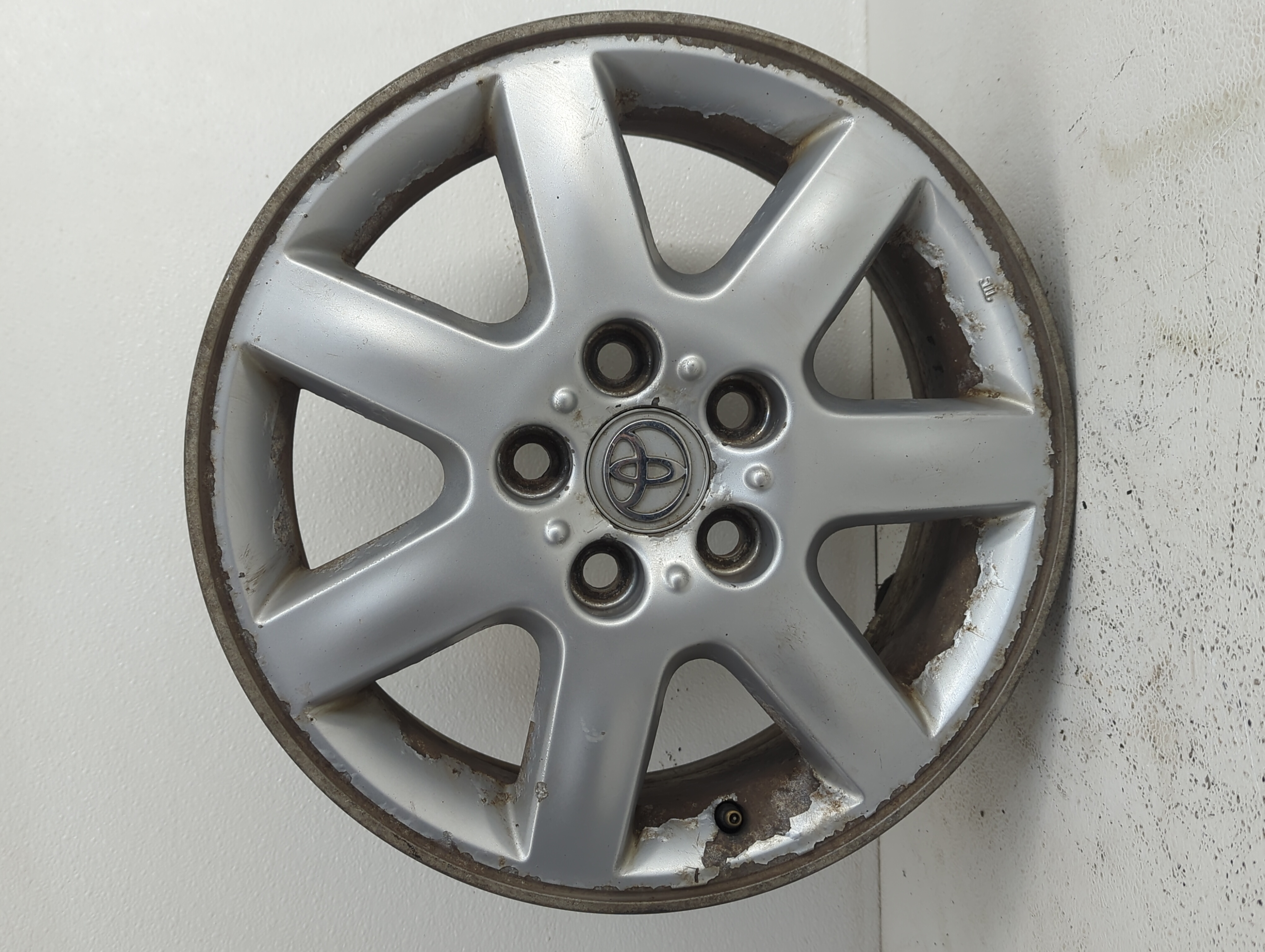 Picture of 2000-2004 Toyota Avalon Oem Wheel Rim 875581