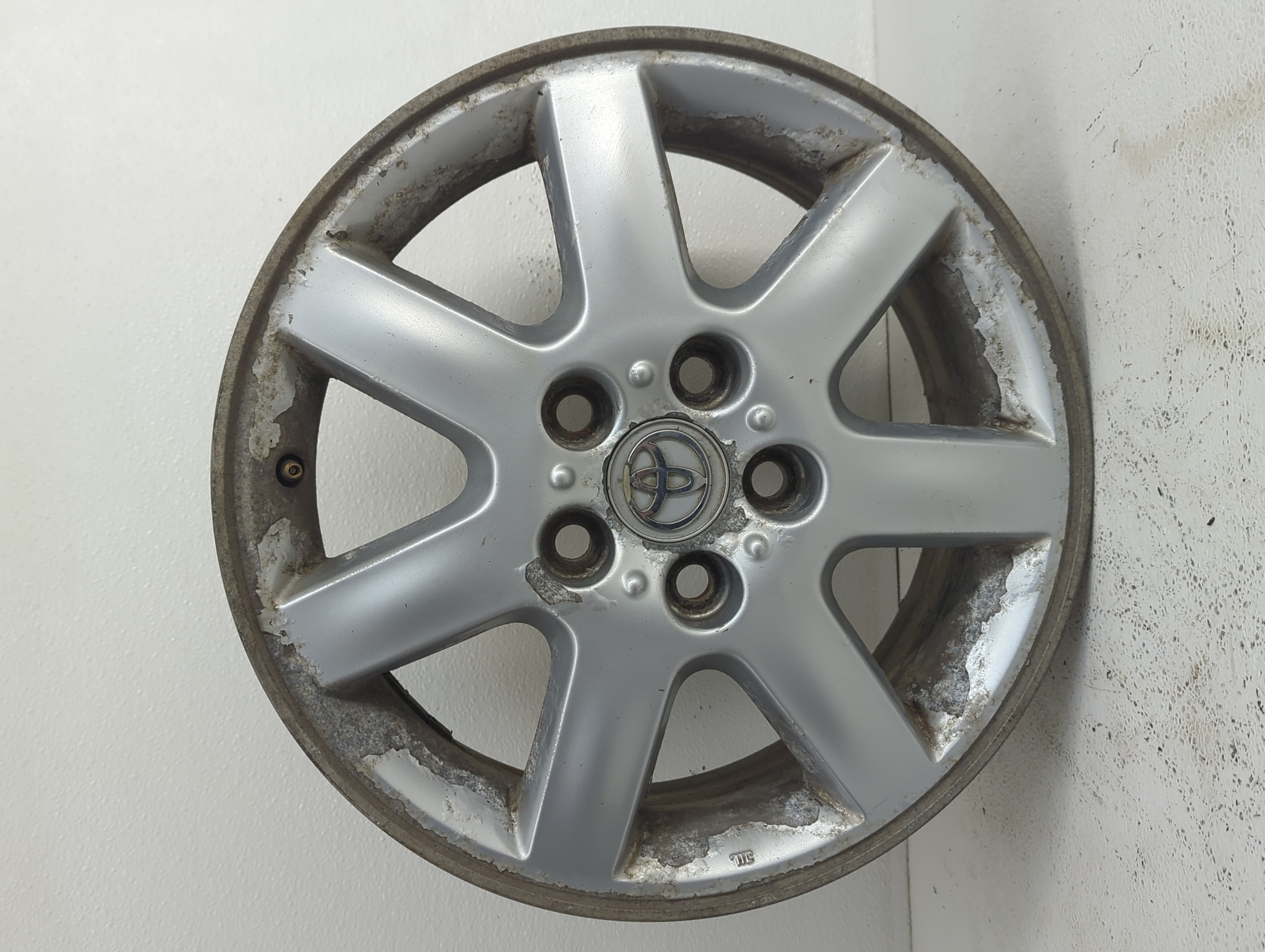 Picture of 2000-2004 Toyota Avalon Wheel Rim Oem 875583