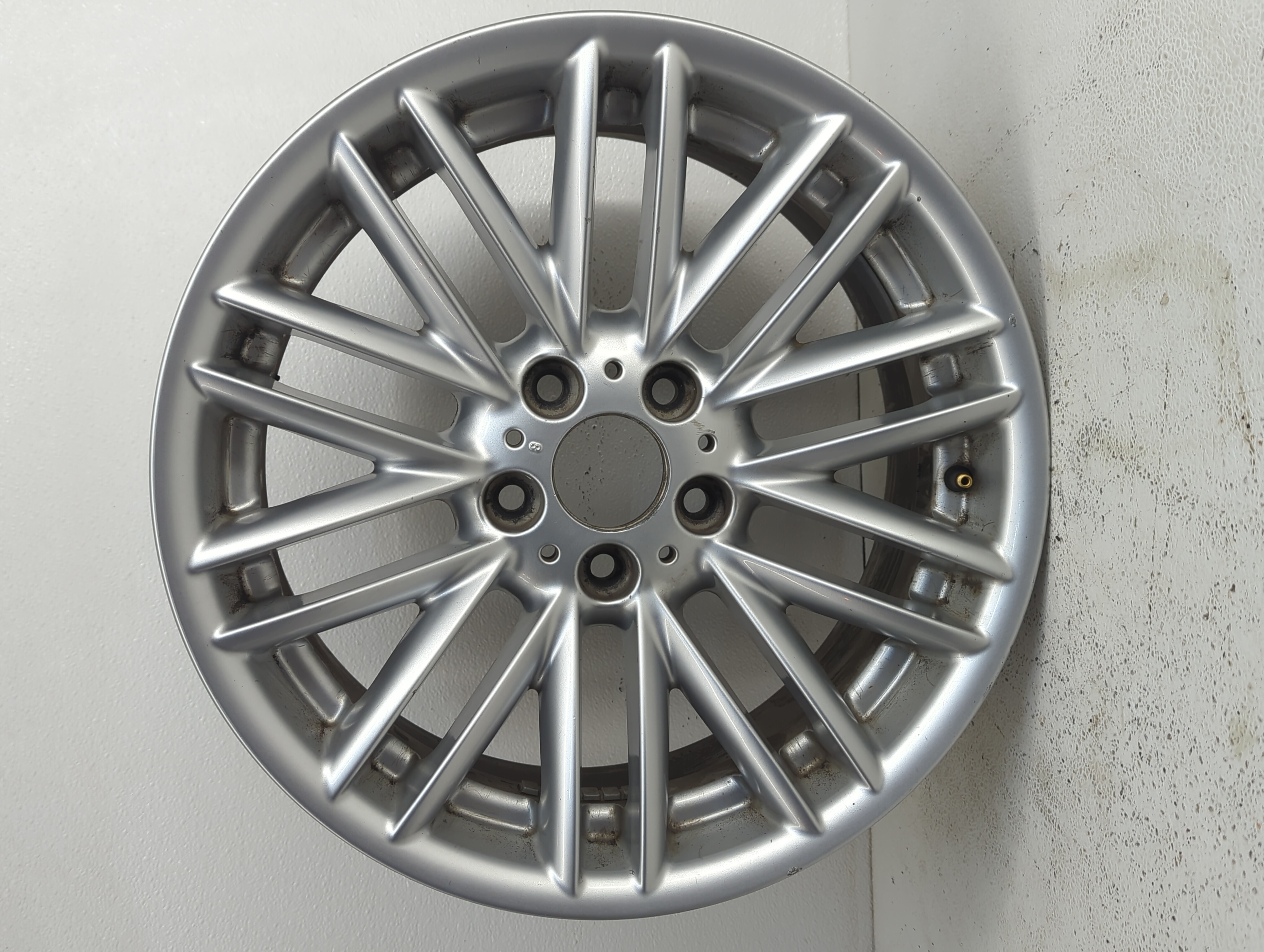 Picture of 2002-2005 Bmw 745i Wheel Rim Oem 878507