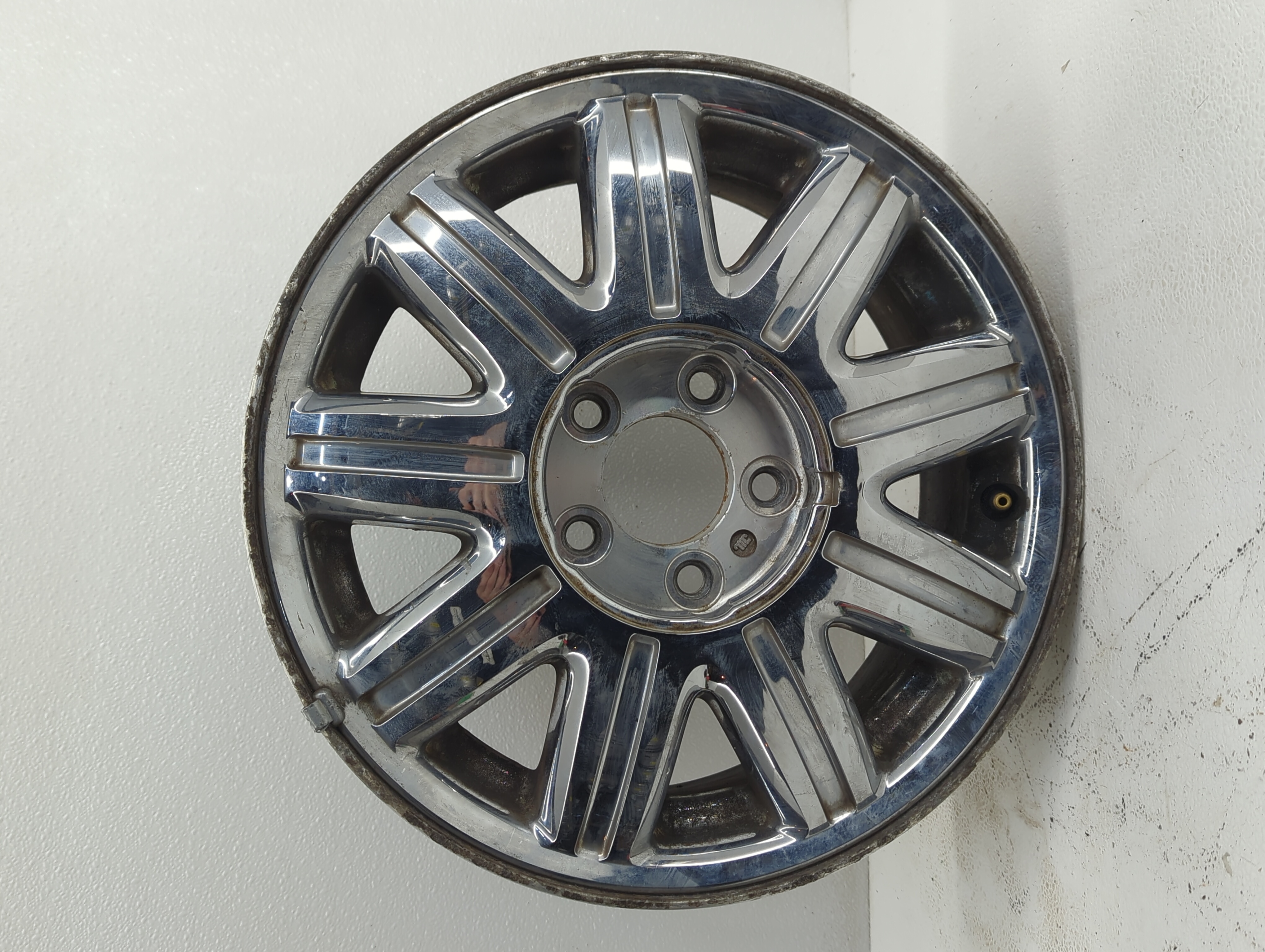 2004-2007 Chrysler Town & Country Wheel Rim Oem 882507 - Oemusedautoparts1.com