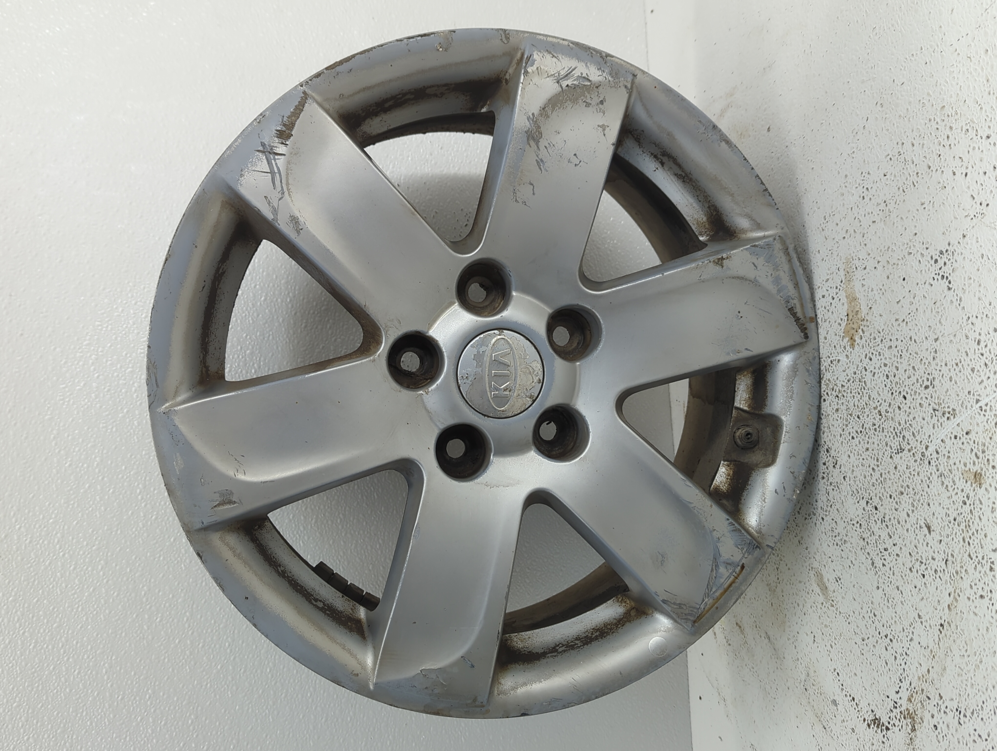 Picture of 2007-2011 Kia Rondo Oem Wheel Rim 900212