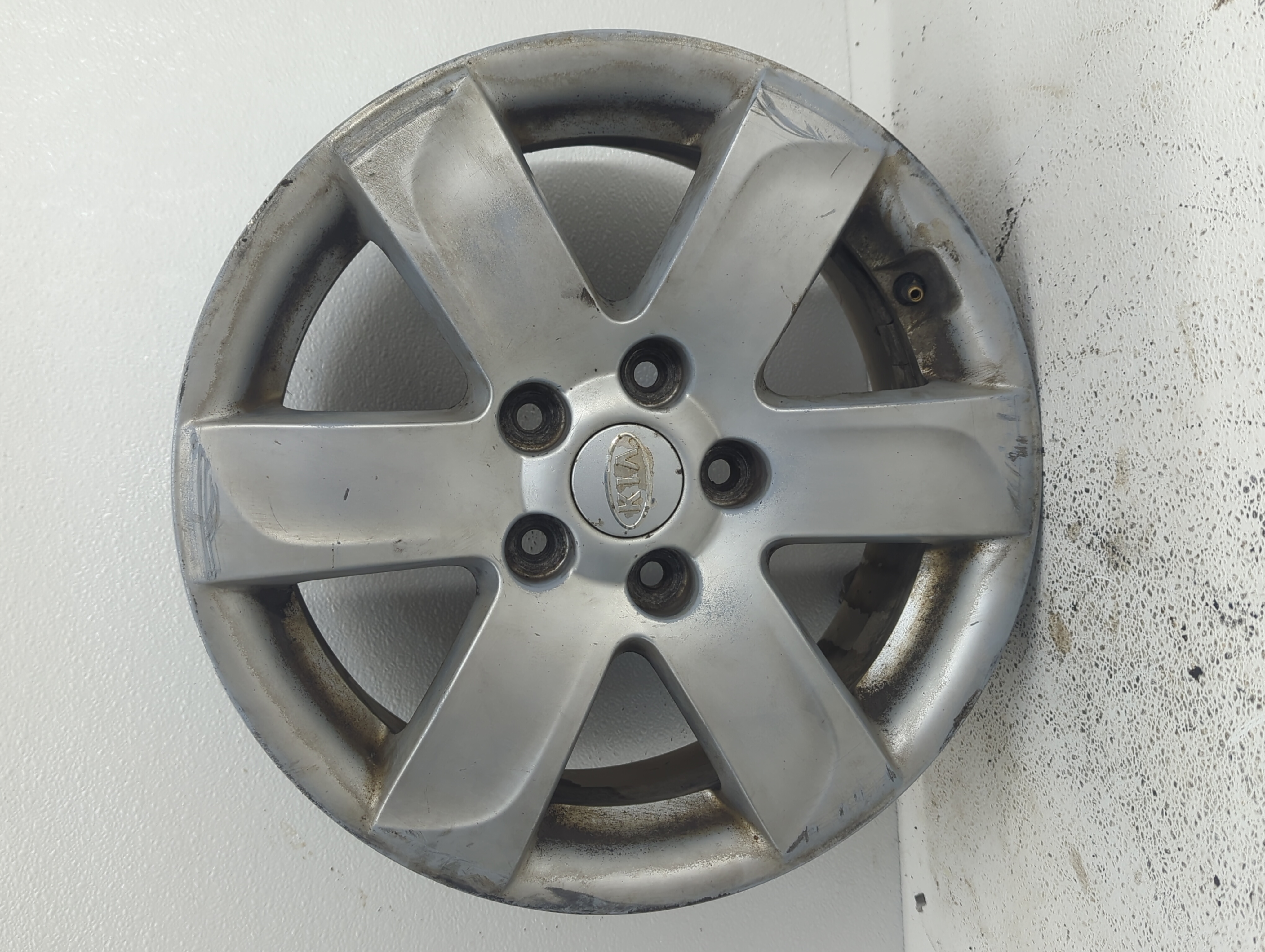 Picture of 2007-2011 Kia Rondo Oem Wheel Rim 900214