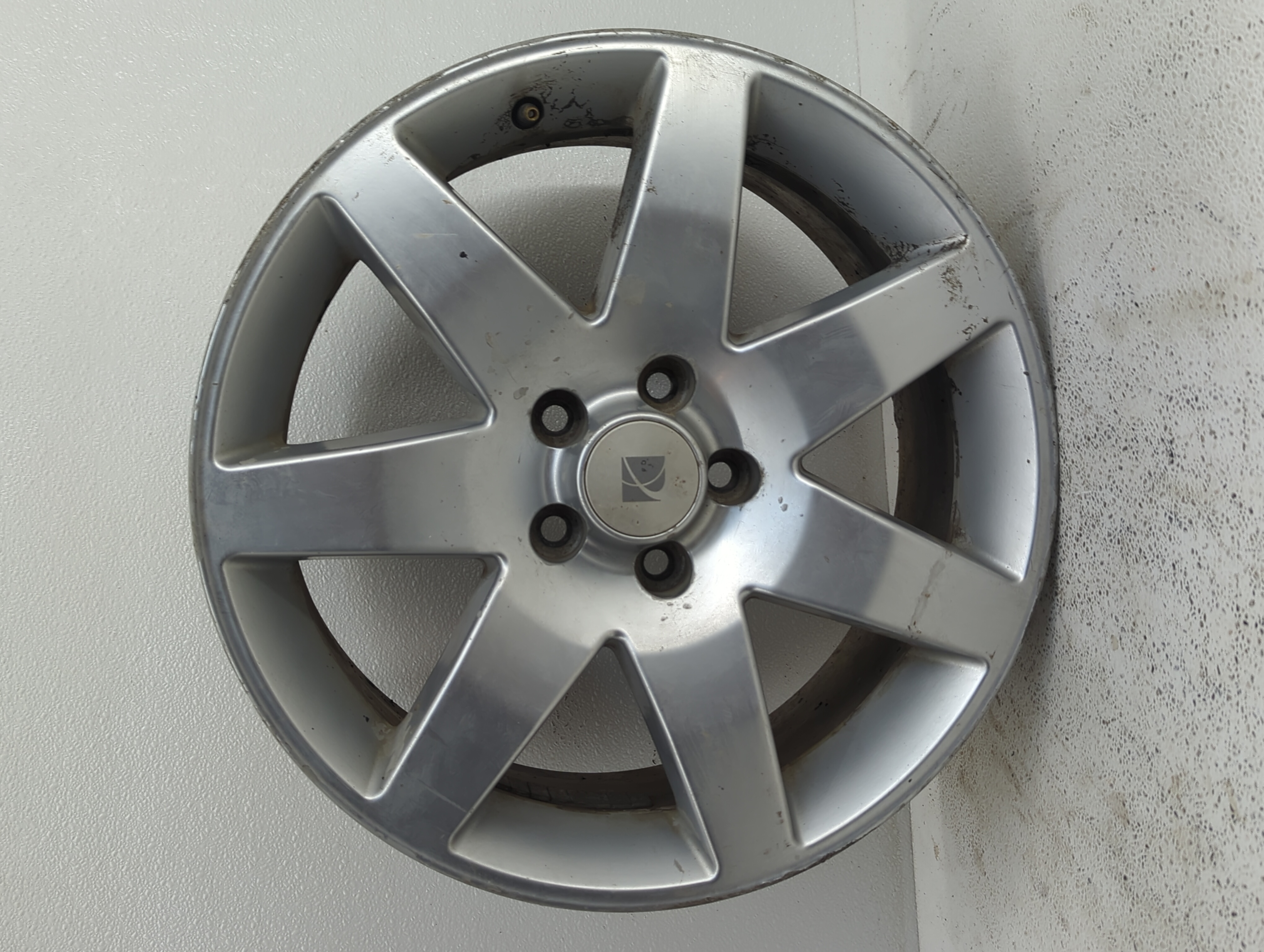 2004-2007 Saturn Vue Wheel Rim Oem Silver 902246 - Oemusedautoparts1.com