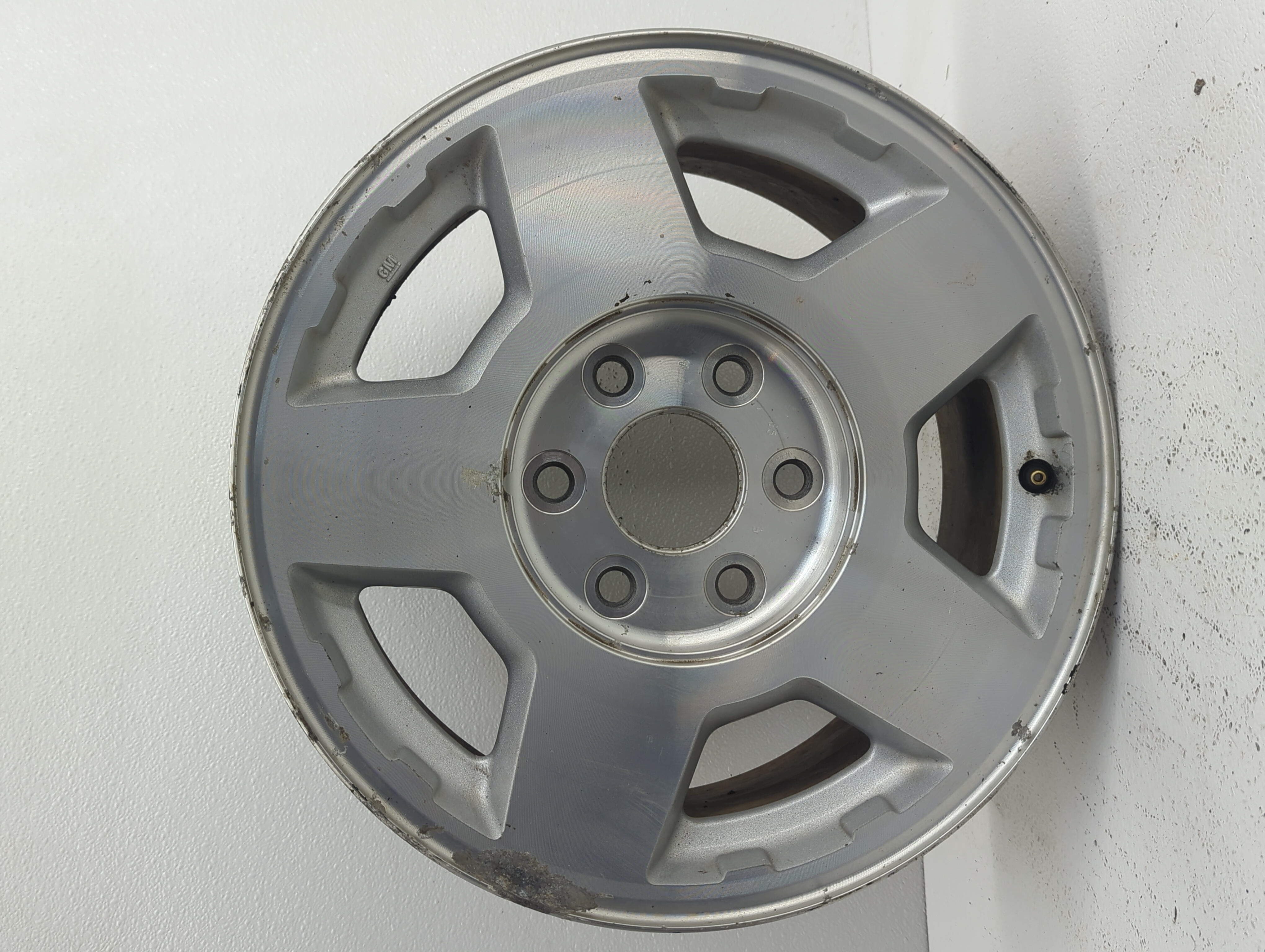 2004-2006 Chevrolet Suburban 1500 Wheel Rim Oem Silver 909563 - Oemusedautoparts1.com