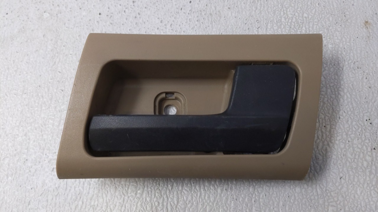 2004 Ford Crown Victoria Rear Right Interior Door Handle 91468 - Oemusedautoparts1.com