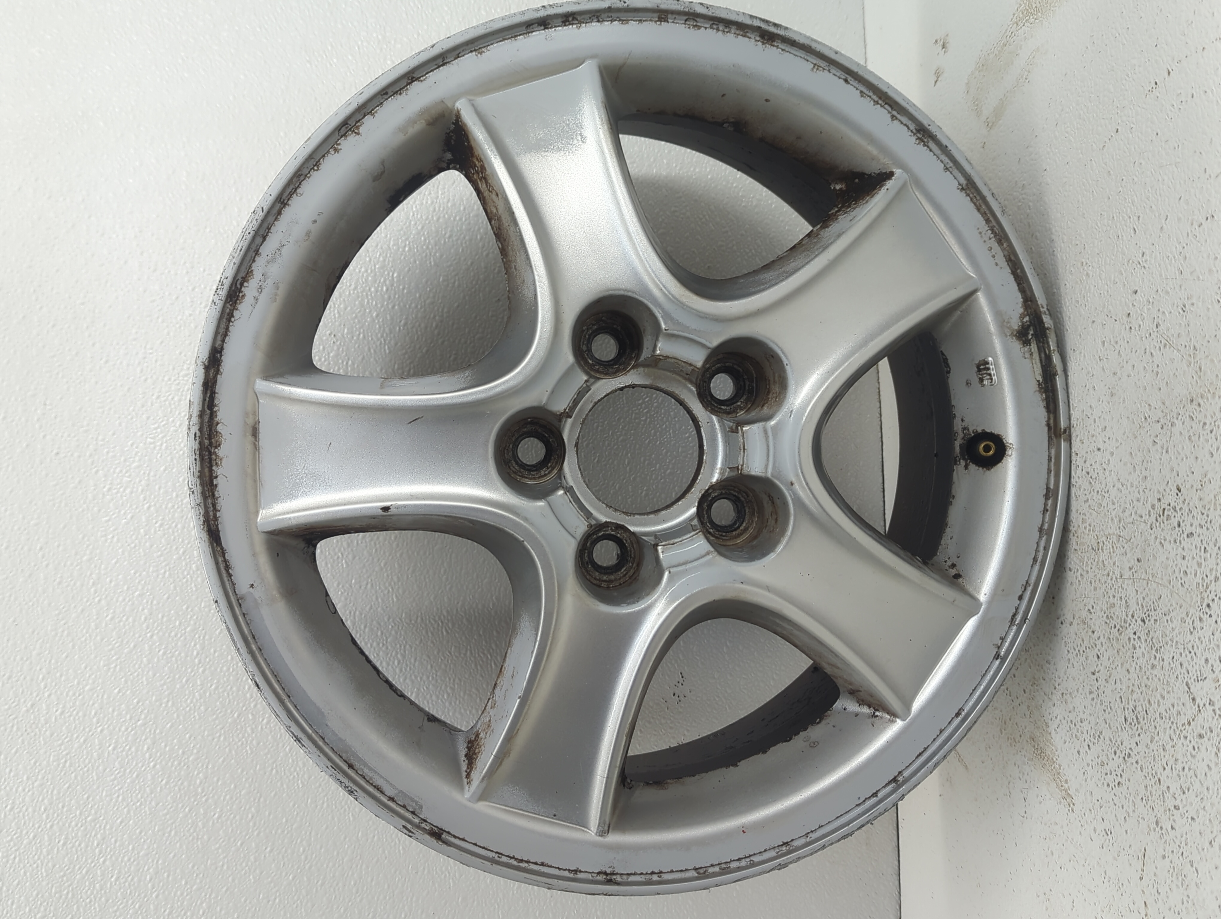 Picture of 2001-2004 Hyundai Santa Fe Wheel Rim Oem 922143