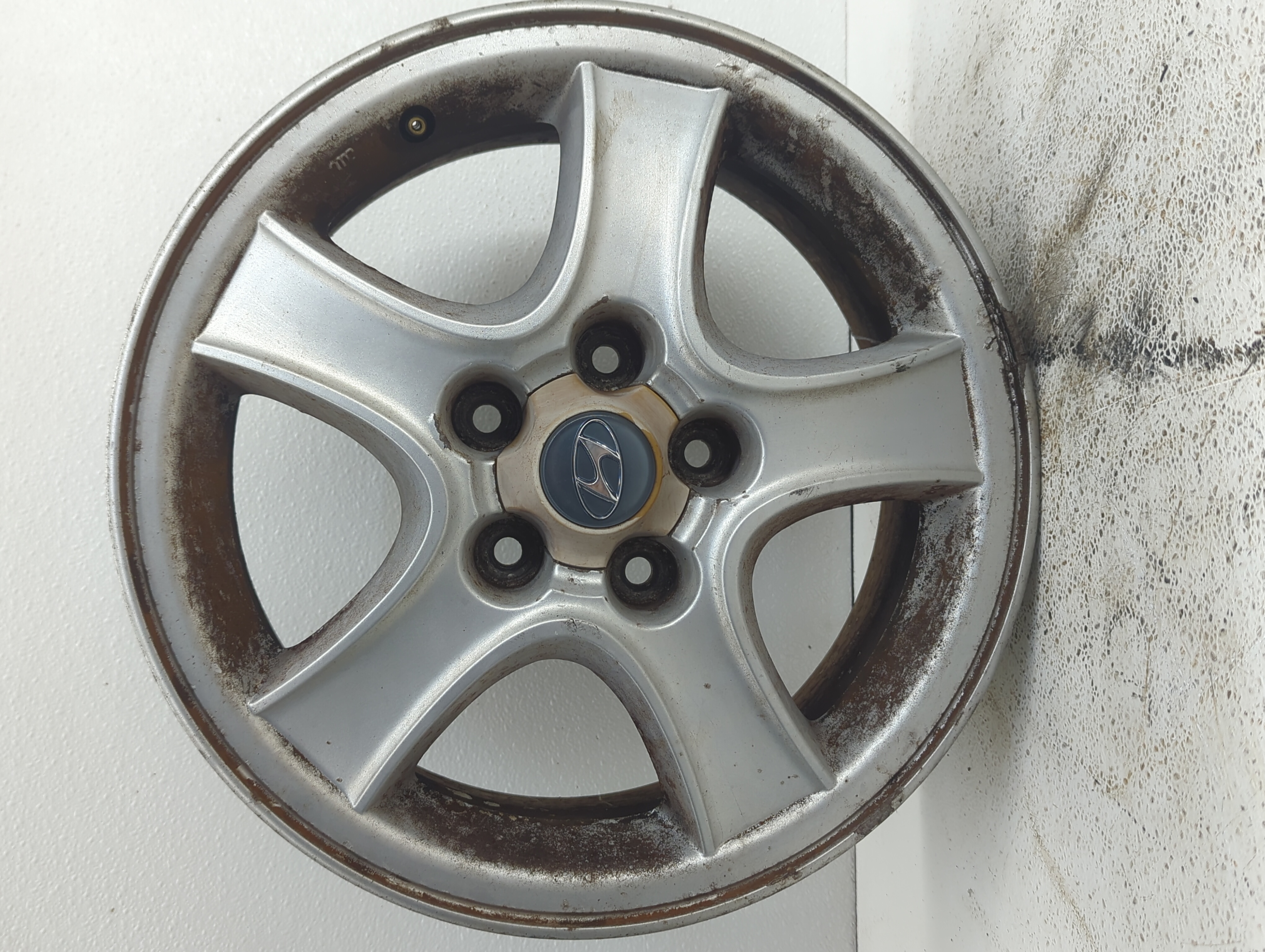2001-2004 Hyundai Santa Fe Wheel Rim Oem 922144 - Oemusedautoparts1.com