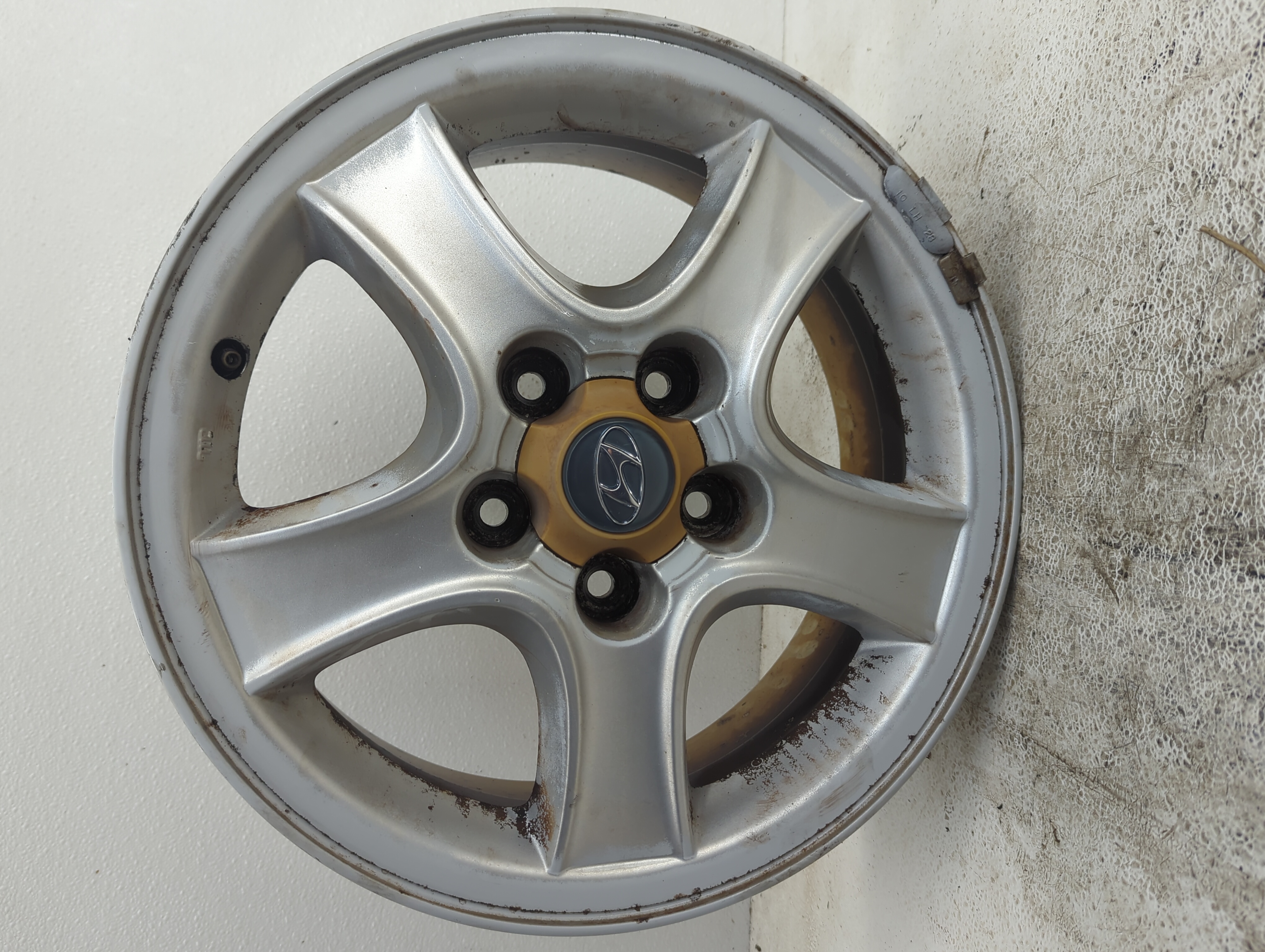 2001-2004 Hyundai Santa Fe Wheel Rim Oem 922145 - Oemusedautoparts1.com
