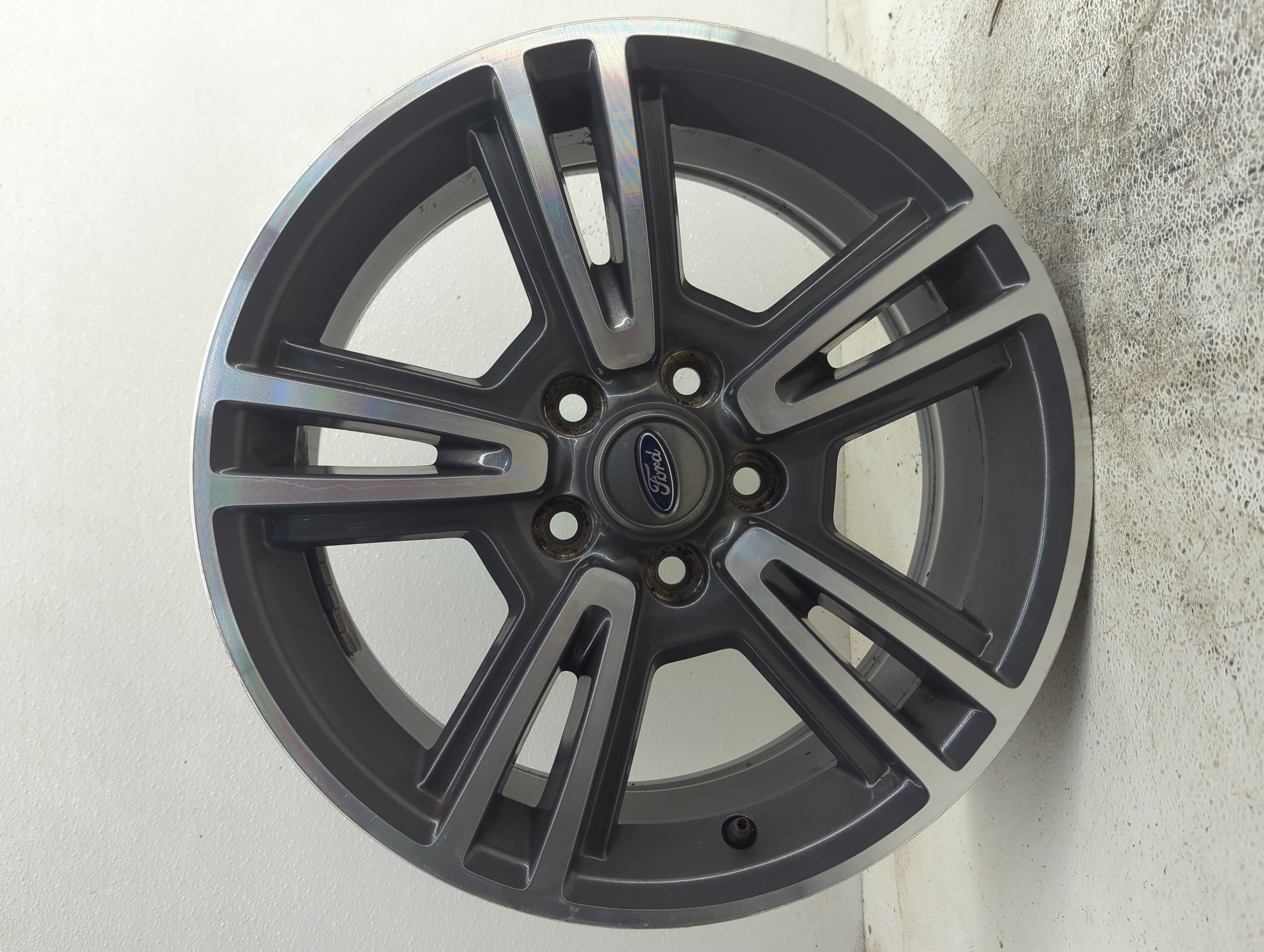 2010-2013 Ford Mustang Wheel Rim Oem 924640 - Oemusedautoparts1.com