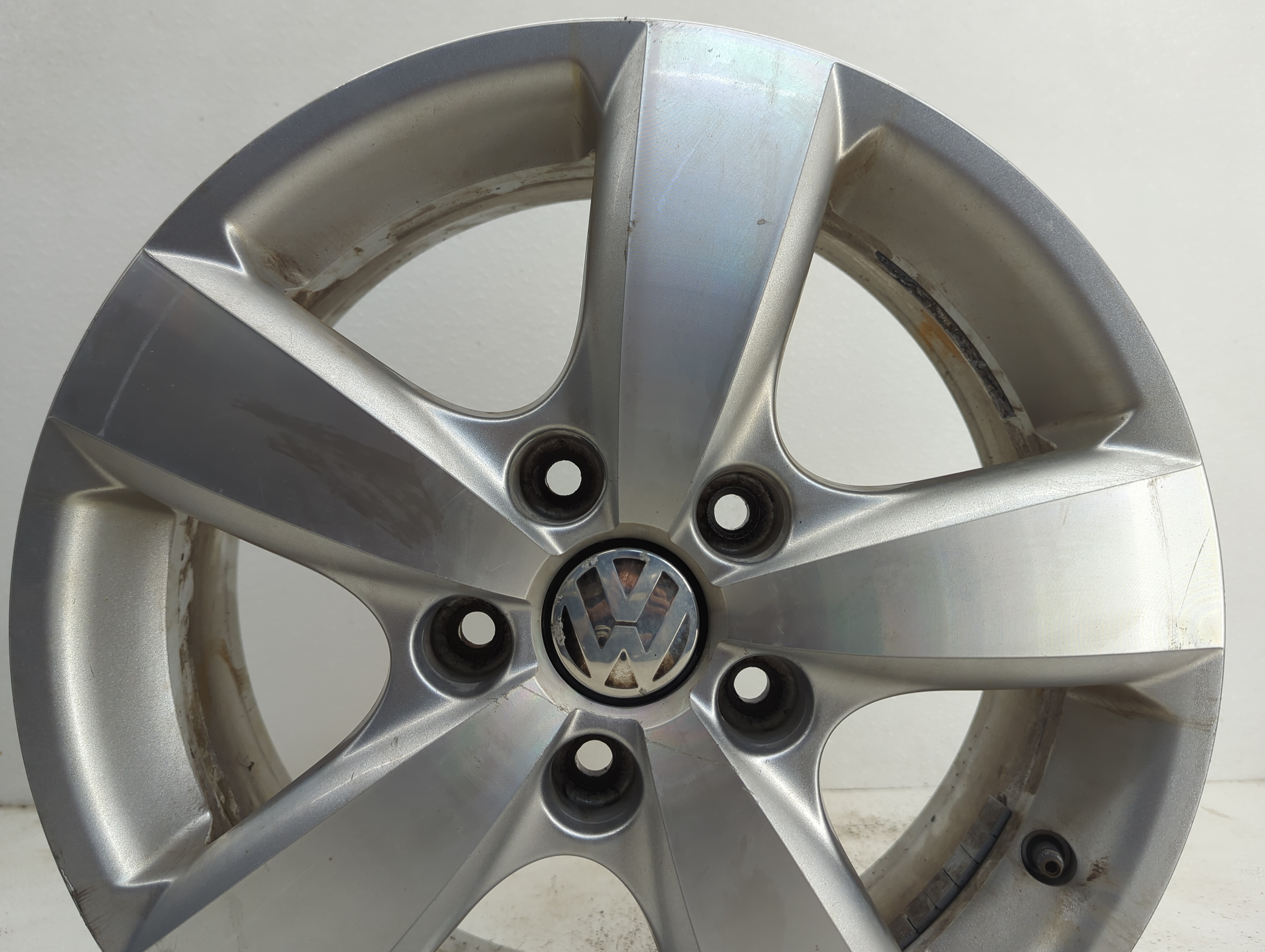 Picture of 2009-2014 Volkswagen Routan Wheel Rim Oem 937651