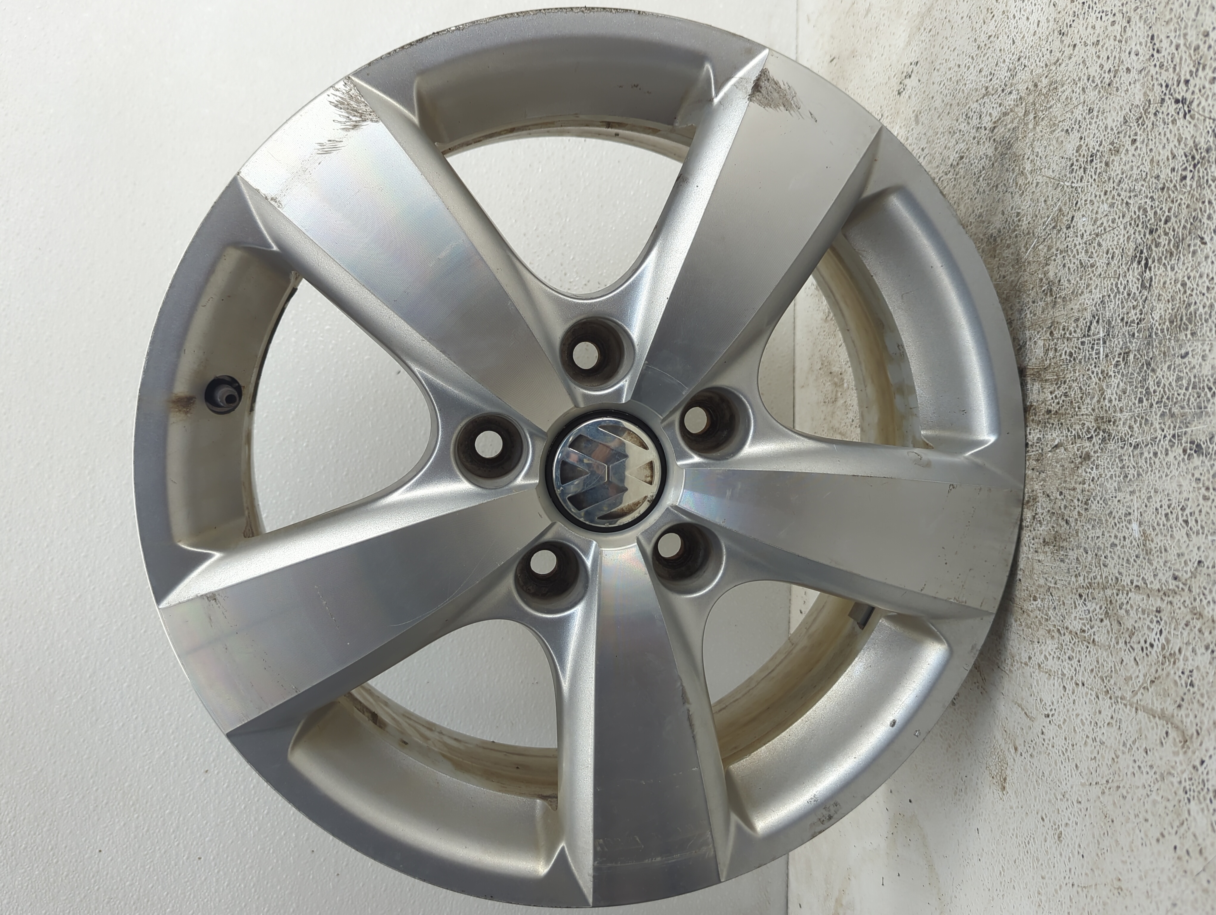 Picture of 2009-2014 Volkswagen Routan Wheel Rim Oem 937653