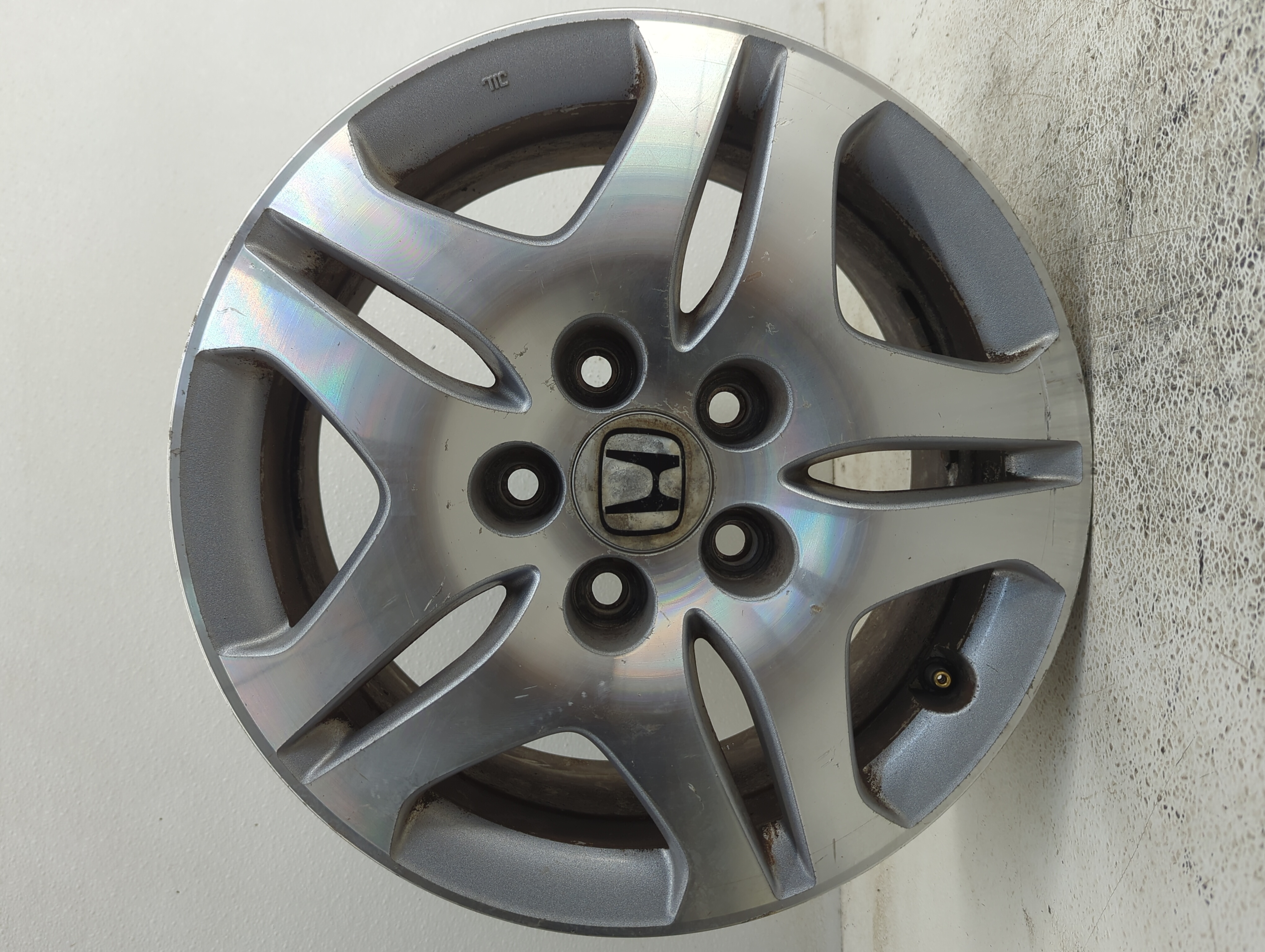 Picture of 2005-2006 Honda Odyssey Wheel Rim Oem 938073