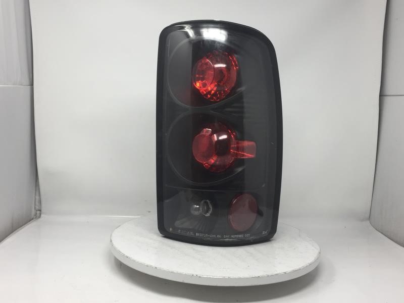 2004 Chevrolet Suburban 1500 Passenger Right Side Tail Light Taillight Oem 9951 - Oemusedautoparts1.com